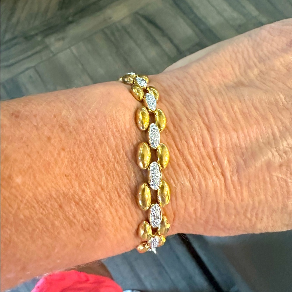 Diamond tennis bracelet with 18K gold